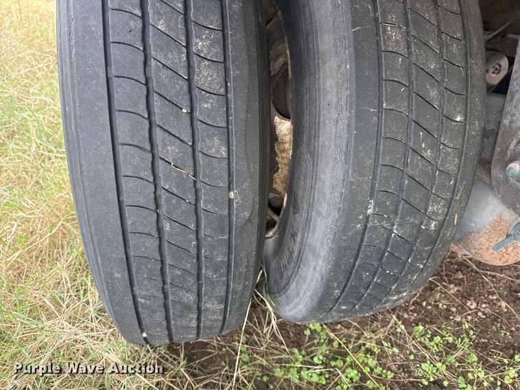 image for item EG1769 2013 Wabash dry van trailer