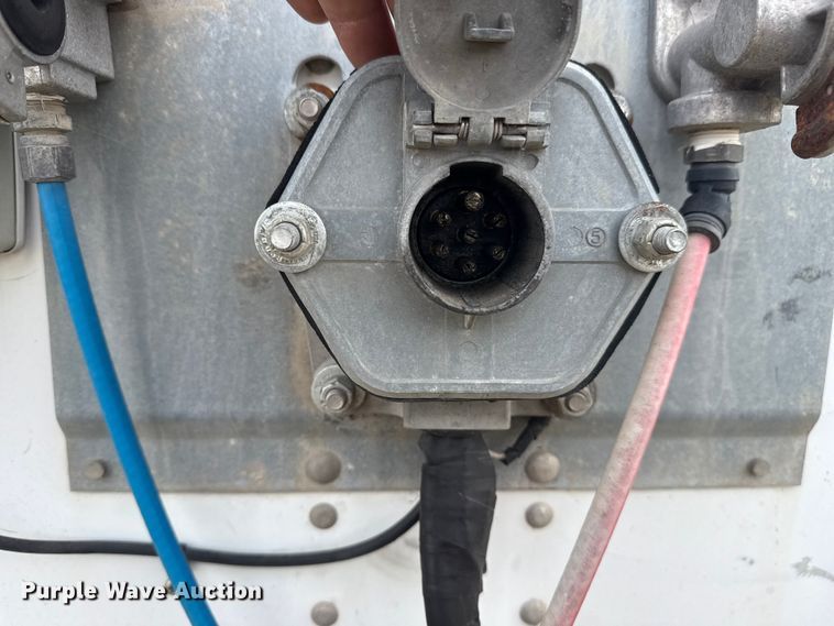 image for item EG1770 2010 Wabash dry van trailer