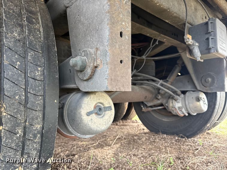 image for item EG1770 2010 Wabash dry van trailer