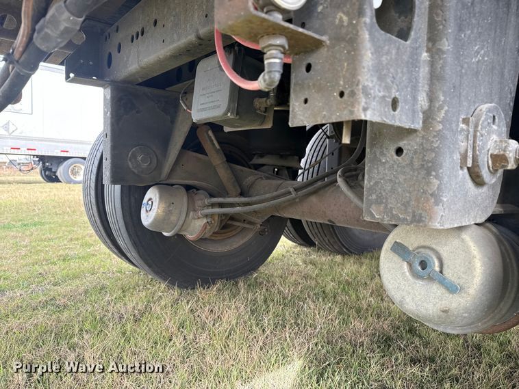 image for item EG1771 2011 Wabash dry van trailer