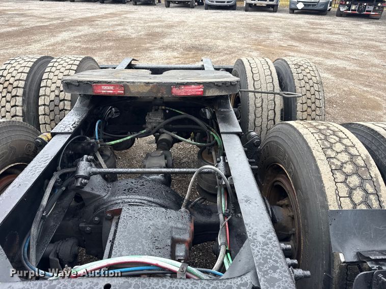 image for item EG1778 2000 Freightliner Conventional semi truck