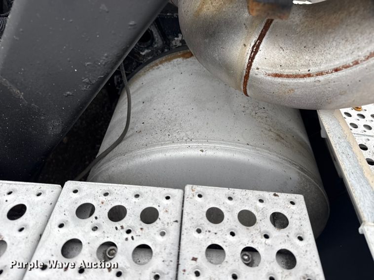 image for item EG1778 2000 Freightliner Conventional semi truck