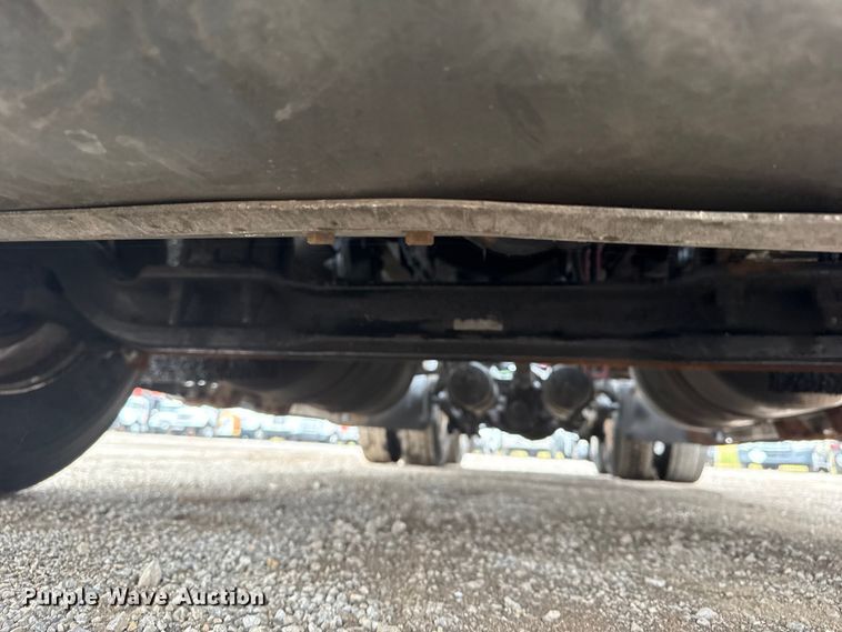 image for item EG1778 2000 Freightliner Conventional semi truck