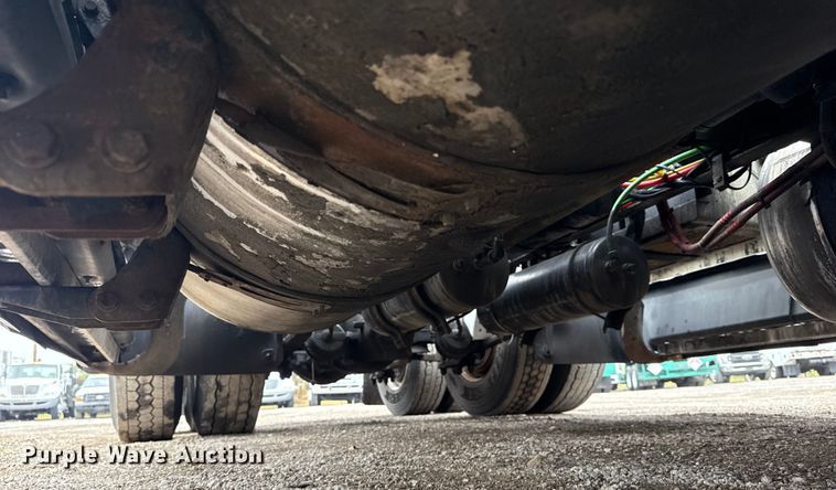 image for item EG1778 2000 Freightliner Conventional semi truck