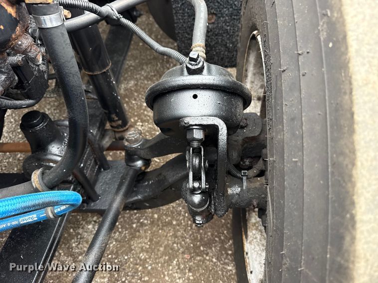 image for item EG1778 2000 Freightliner Conventional semi truck