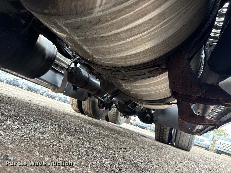 image for item EG1778 2000 Freightliner Conventional semi truck