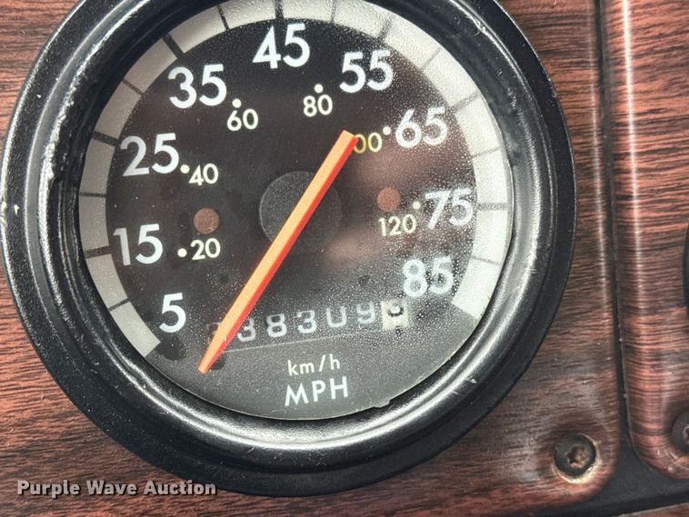 image for item EG1778 2000 Freightliner Conventional semi truck