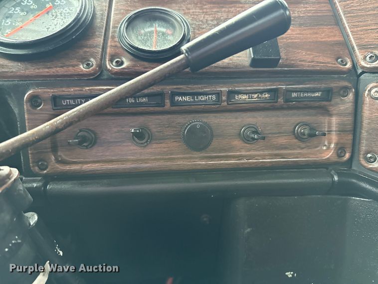 image for item EG1778 2000 Freightliner Conventional semi truck