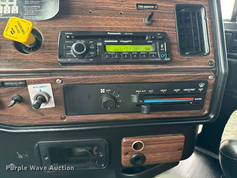 image for item EG1778 2000 Freightliner Conventional semi truck