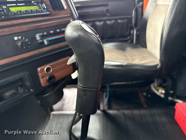 image for item EG1778 2000 Freightliner Conventional semi truck