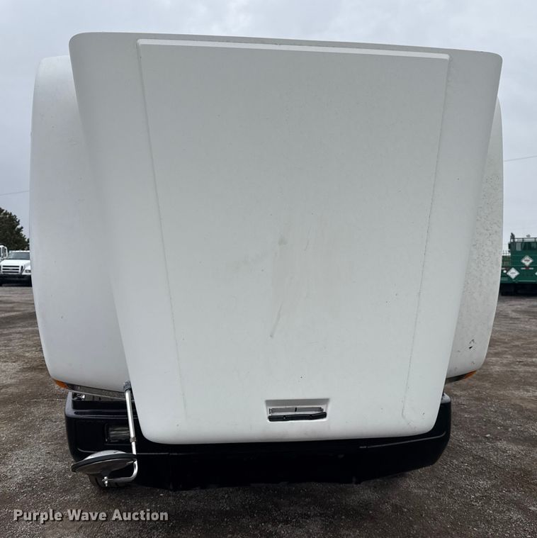 image for item EG1778 2000 Freightliner Conventional semi truck