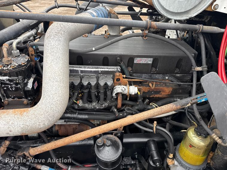 image for item EG1778 2000 Freightliner Conventional semi truck