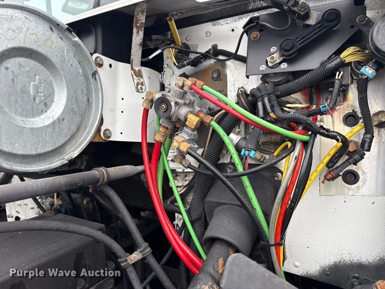 image for item EG1778 2000 Freightliner Conventional semi truck