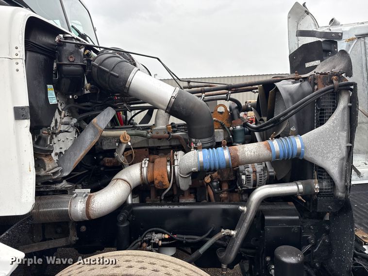 image for item EG1778 2000 Freightliner Conventional semi truck