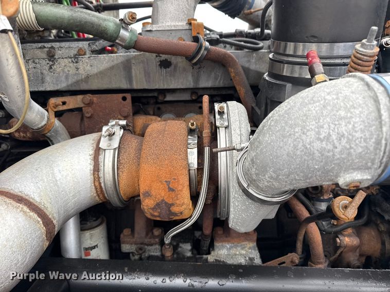 image for item EG1778 2000 Freightliner Conventional semi truck