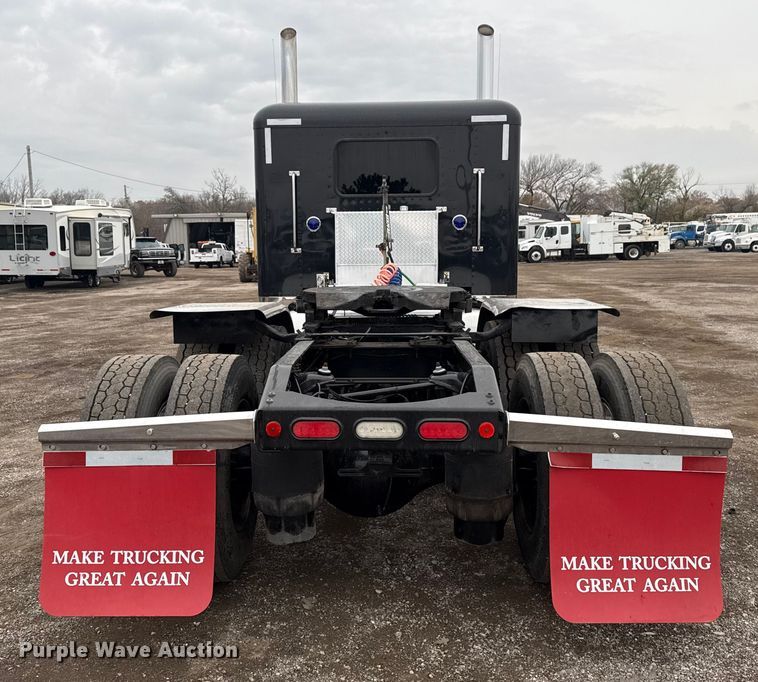 image for item EG1782 2019 Peterbilt 389 semi truck