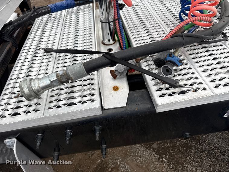 image for item EG1782 2019 Peterbilt 389 semi truck