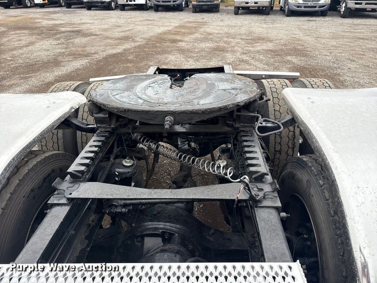 image for item EG1782 2019 Peterbilt 389 semi truck