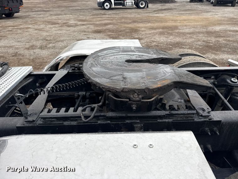 image for item EG1782 2019 Peterbilt 389 semi truck