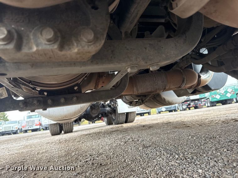 image for item EG1782 2019 Peterbilt 389 semi truck