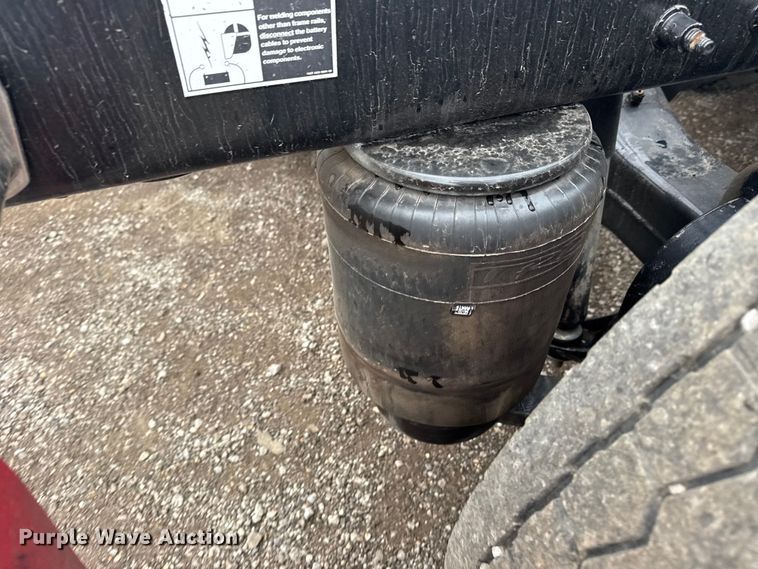 image for item EG1782 2019 Peterbilt 389 semi truck