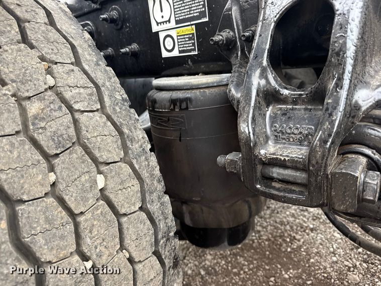 image for item EG1782 2019 Peterbilt 389 semi truck