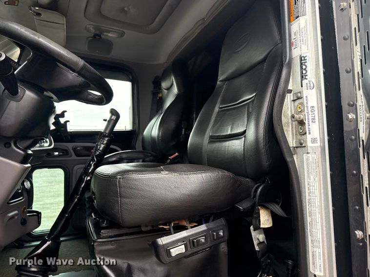 image for item EG1782 2019 Peterbilt 389 semi truck