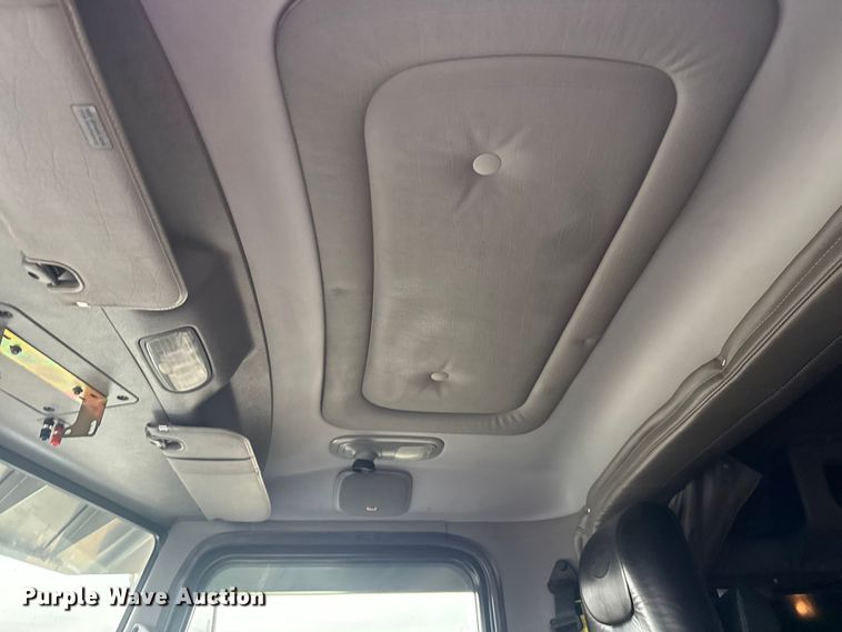 image for item EG1782 2019 Peterbilt 389 semi truck