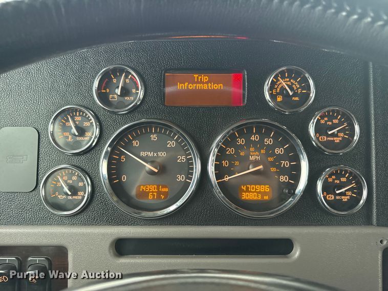 image for item EG1782 2019 Peterbilt 389 semi truck