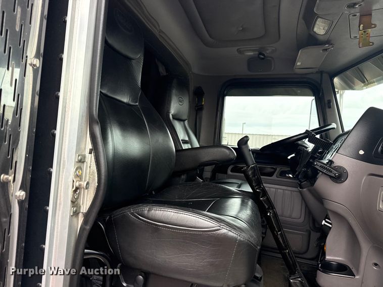 image for item EG1782 2019 Peterbilt 389 semi truck