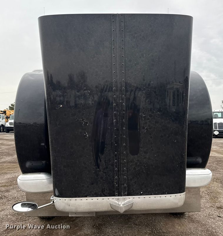 image for item EG1782 2019 Peterbilt 389 semi truck