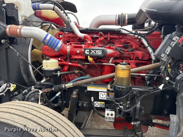 image for item EG1782 2019 Peterbilt 389 semi truck