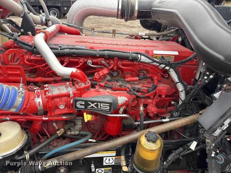 image for item EG1782 2019 Peterbilt 389 semi truck