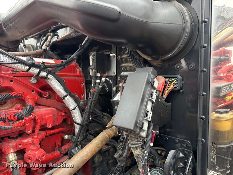 image for item EG1782 2019 Peterbilt 389 semi truck