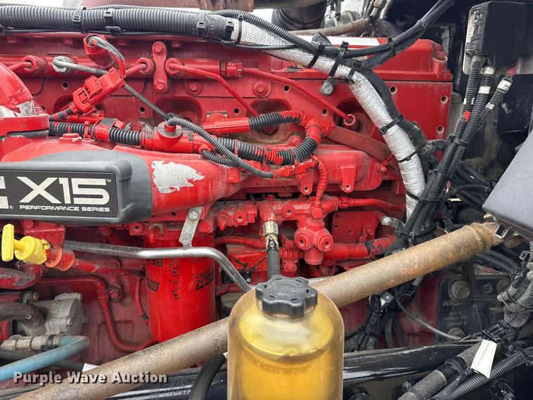 image for item EG1782 2019 Peterbilt 389 semi truck