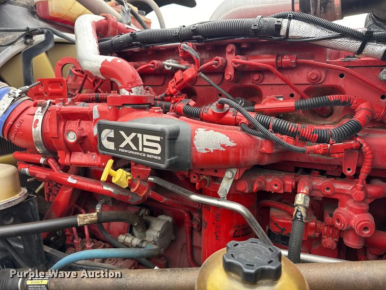 image for item EG1782 2019 Peterbilt 389 semi truck