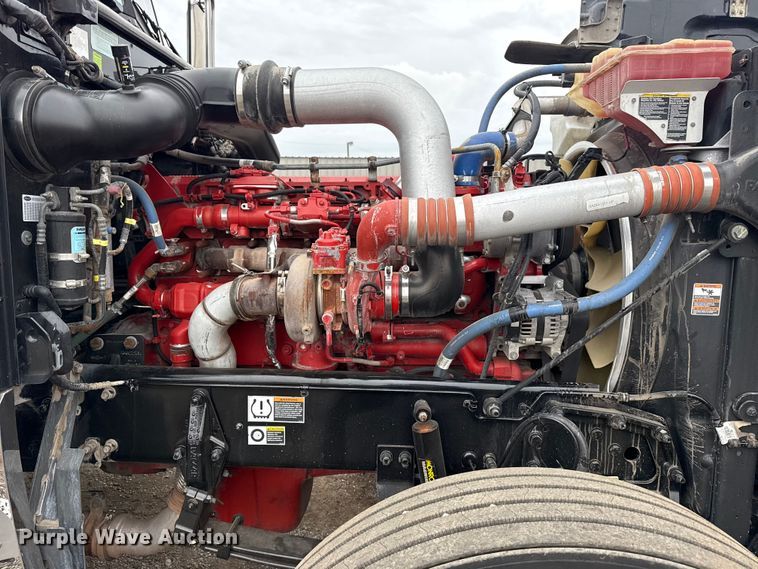 image for item EG1782 2019 Peterbilt 389 semi truck