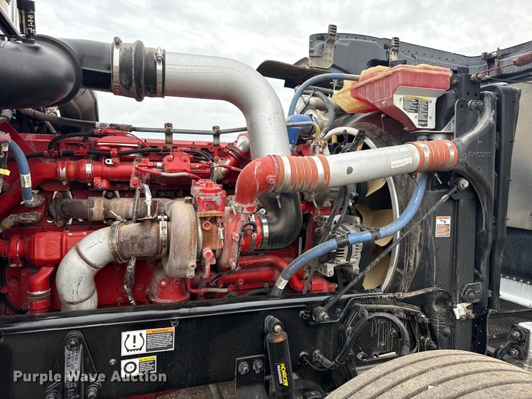 image for item EG1782 2019 Peterbilt 389 semi truck