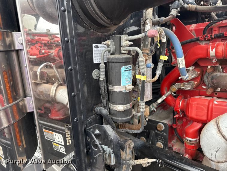 image for item EG1782 2019 Peterbilt 389 semi truck