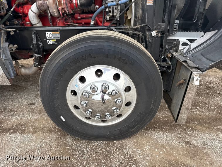 image for item EG1782 2019 Peterbilt 389 semi truck