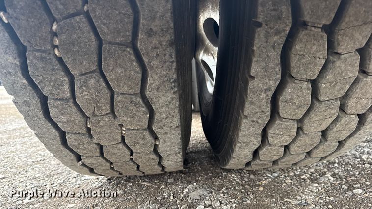 image for item EG1782 2019 Peterbilt 389 semi truck