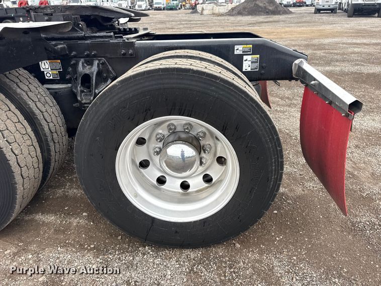 image for item EG1782 2019 Peterbilt 389 semi truck