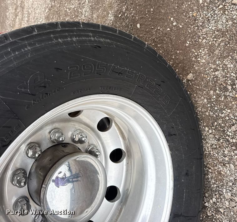 image for item EG1782 2019 Peterbilt 389 semi truck