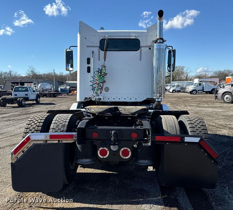 image for item EG1797 2002 Freightliner Century Class semi truck