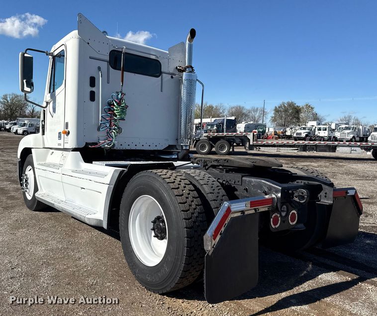 image for item EG1797 2002 Freightliner Century Class semi truck