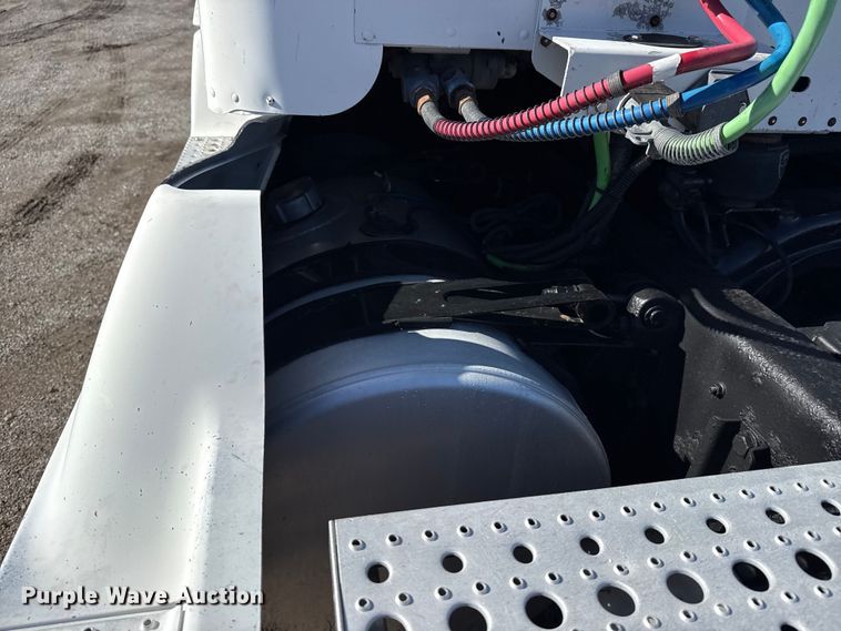 image for item EG1797 2002 Freightliner Century Class semi truck