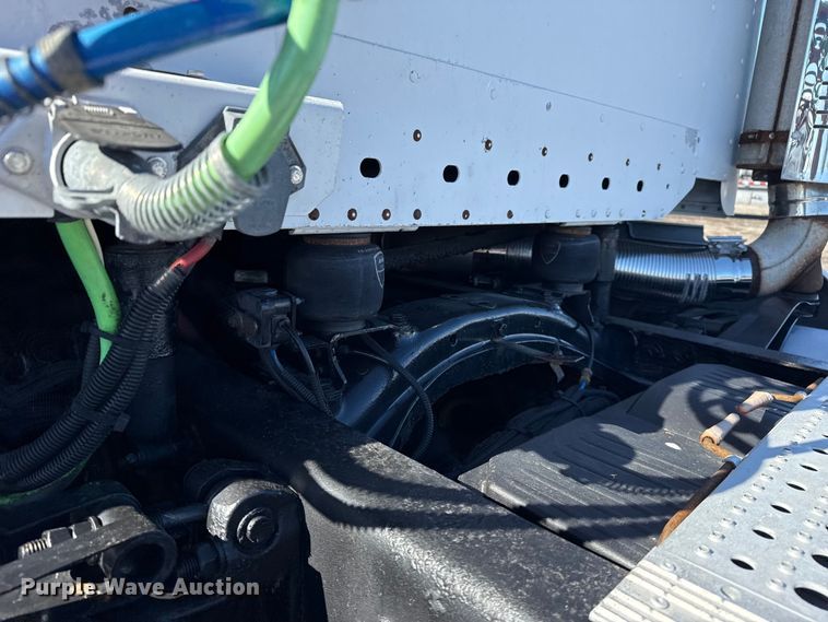 image for item EG1797 2002 Freightliner Century Class semi truck