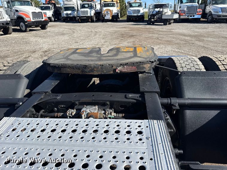 image for item EG1797 2002 Freightliner Century Class semi truck