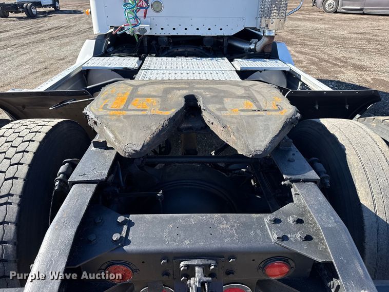 image for item EG1797 2002 Freightliner Century Class semi truck