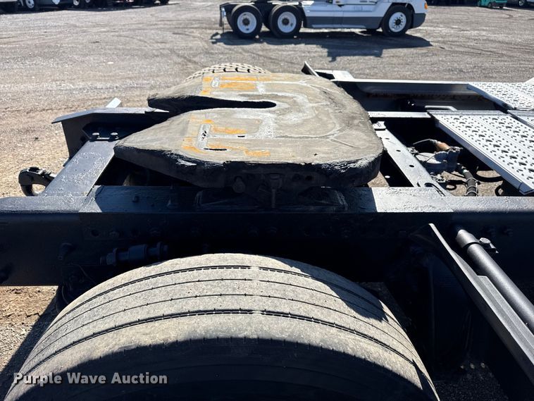 image for item EG1797 2002 Freightliner Century Class semi truck